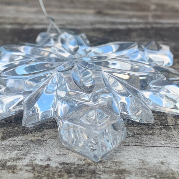 Clear snowflake ornament - Picture 2 of 9
